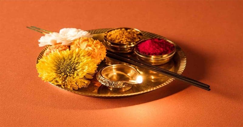 ઘર કે મંદિરમાં સાંજે કરો છો પૂજા? જરૂર રાખો આ વાતનું ધ્યાન