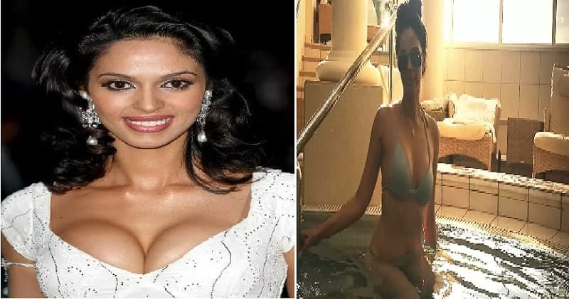 Mallika Sherawat : રૂમમાં પલંગ પર બેસીને આ અભિનેત્રીએ આપ્યો એટલો બોલ્ડ પોઝ, થઈ રહી છે ખુબ જ ચર્ચા