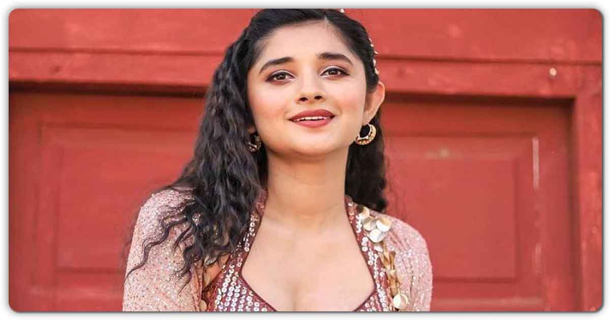 કનિકા માને બ્લાઉઝ વગર સાડી પહેરીને બતાવી બોલ્ડ સ્ટાઈલ, વીડિયોએ મચાવી ધમાલ