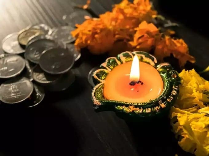 ધનતેરસની સાંજે આ કામ કરતા પહેલા સો વખત વિચારજો, આખુ વર્ષ થઇ જશો હેરાન-પરેશાન