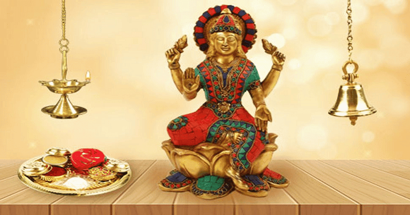 દિવાળી પૂજન બાદ આ વિધિથી કરો માં લક્ષ્મીની આરતી, બદલાઈ જશે કિસ્મત