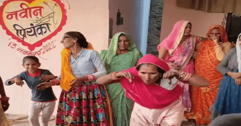 અરે બાપરે… આન્ટીએ કર્યો મુરઘા ડાન્સ, Video જોઇ નહીં રોકી શકો હસવાનું