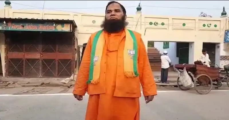 ઈદ પર ભગવા કપડામાં નમાજ માટે પહોંચ્યા પૂર્વ મંત્રી, લોકો જોઈને થઈ ગયા આશ્ચર્યચકિત